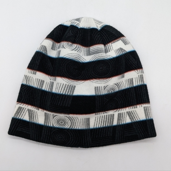 ✨3/$15 Billabong black white beanie hat - Picture 1 of 5
